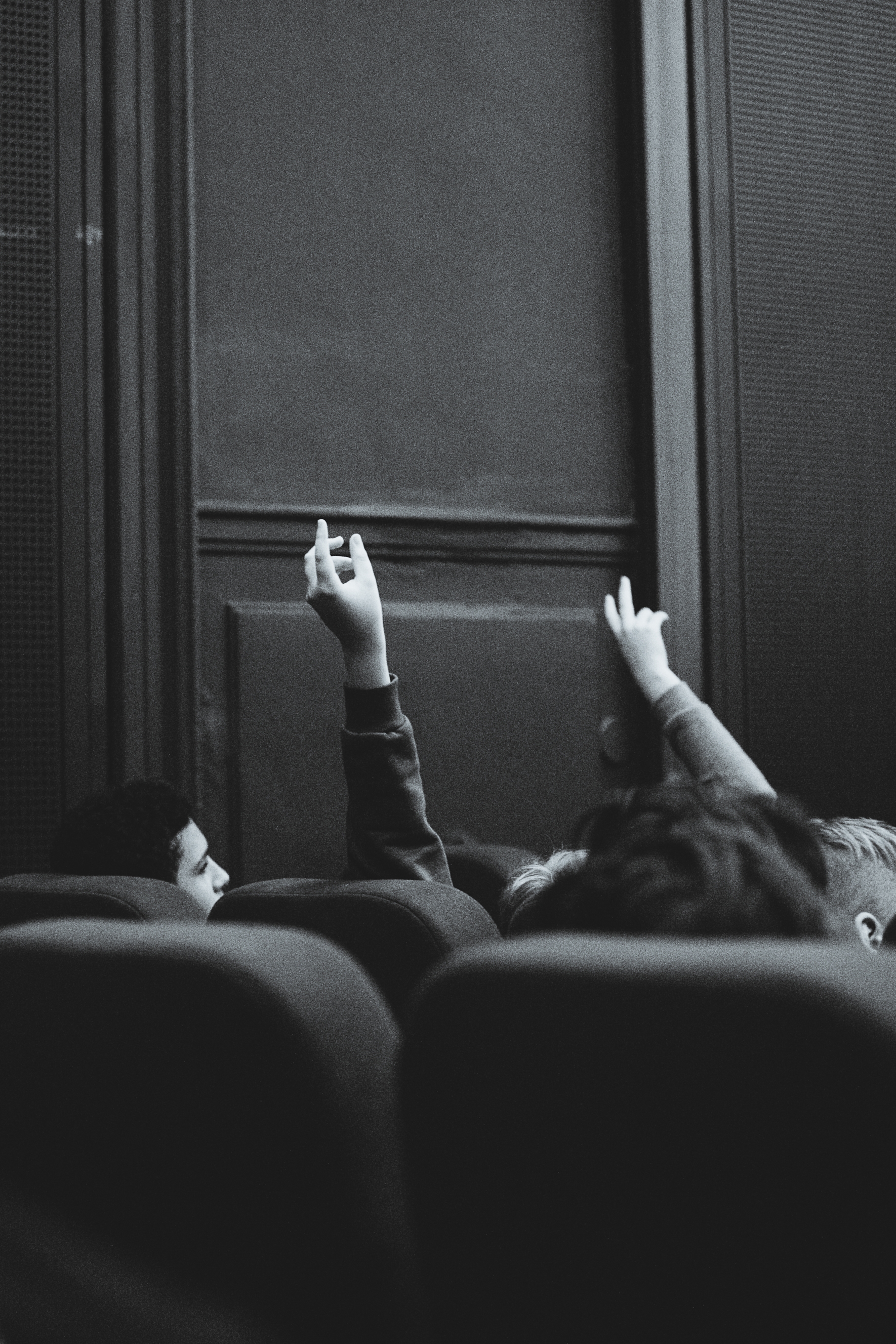 YOUKI, Cinema, children, raising hands